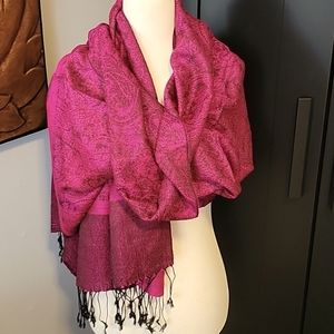Magenta pashmina paisley f r inge wrap, scarf
